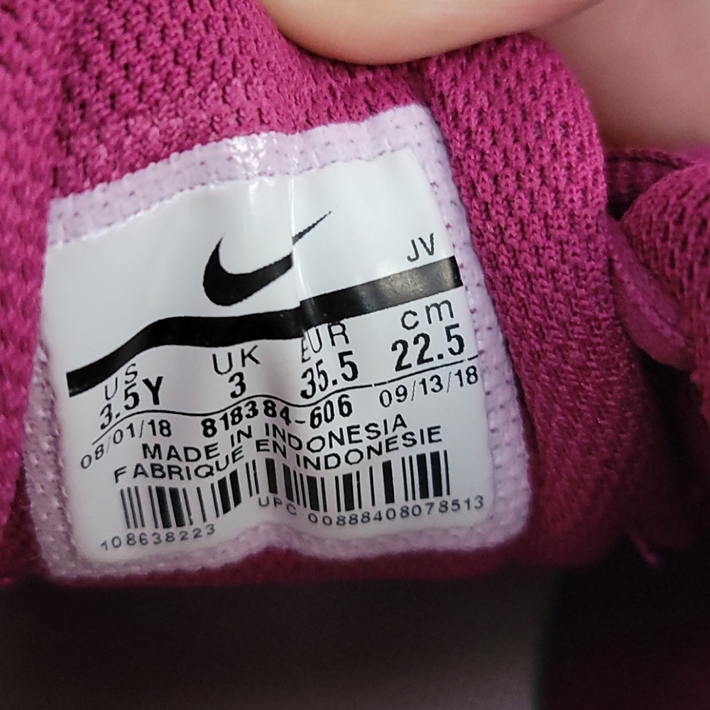 ✨️SOLD✨️Kids Maroon Nike Runners Size 3.5 EUC - Picture 4 of 11